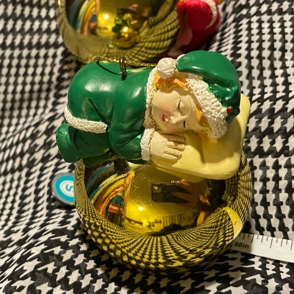 Set of 2 Christmas Ornaments Sleeping Babies Red Green Outfits Resin Gold Orbs - Picture 8 of 11